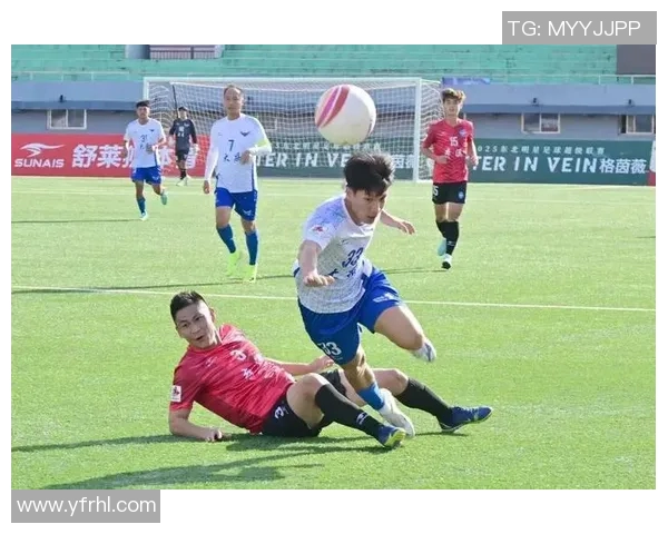 足球球星跨界挑战三分球 投身篮球场的惊艳表现与背后故事 足球球星跨界挑战三分球 投身篮球场的惊艳表现与背后故事